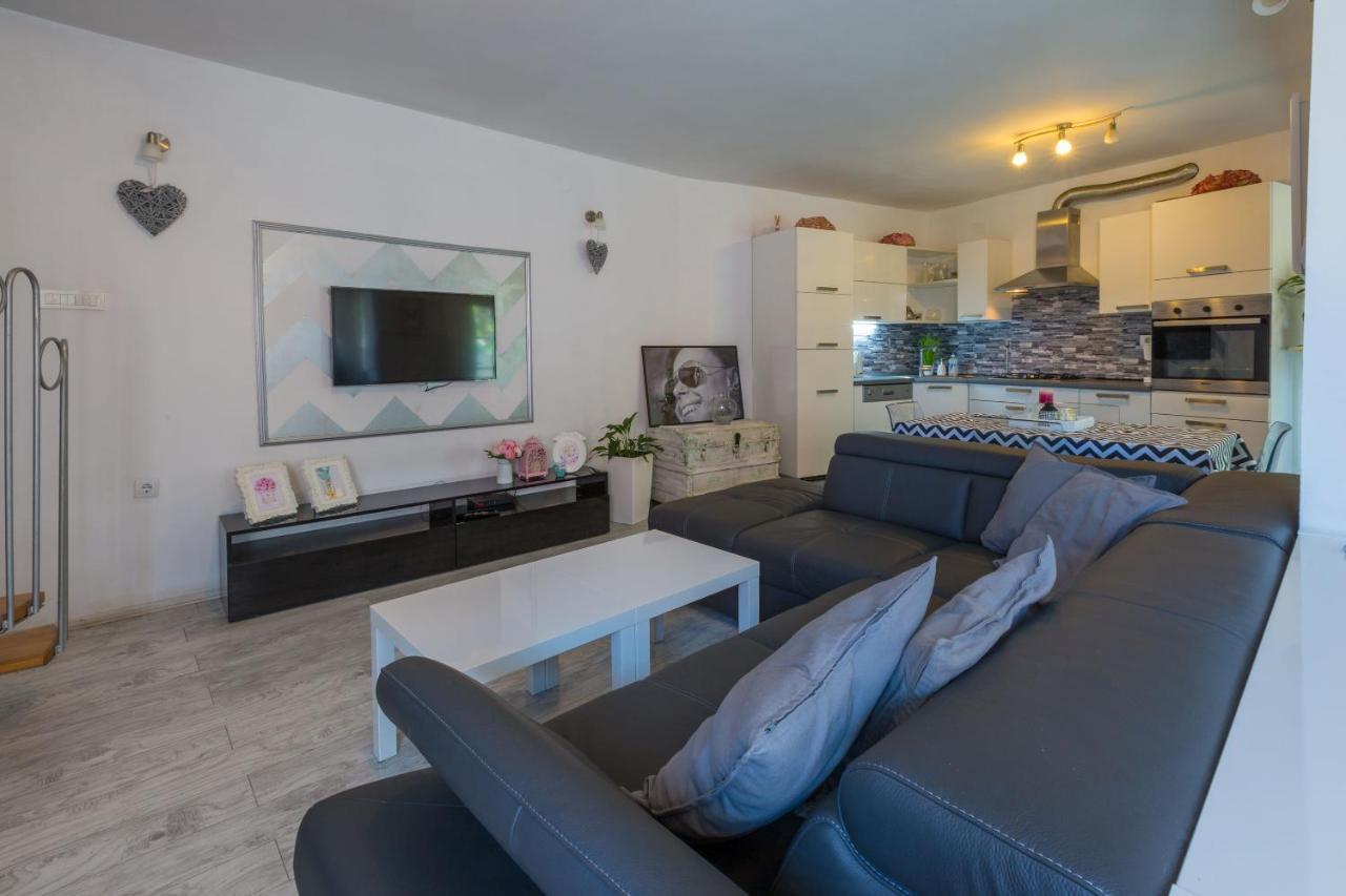 Apartments Kalla Crikvenica Buitenkant foto