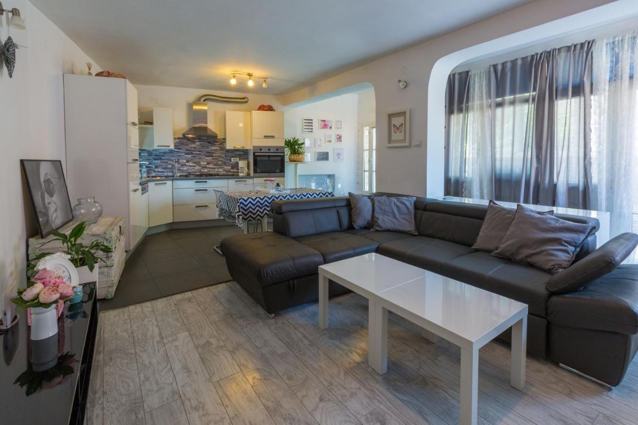 Apartments Kalla Crikvenica Buitenkant foto